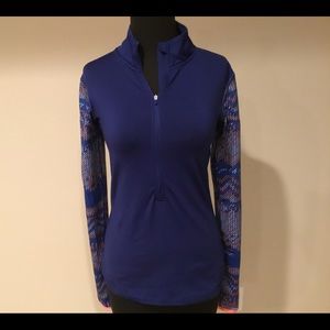 Long-sleeved athletic top
